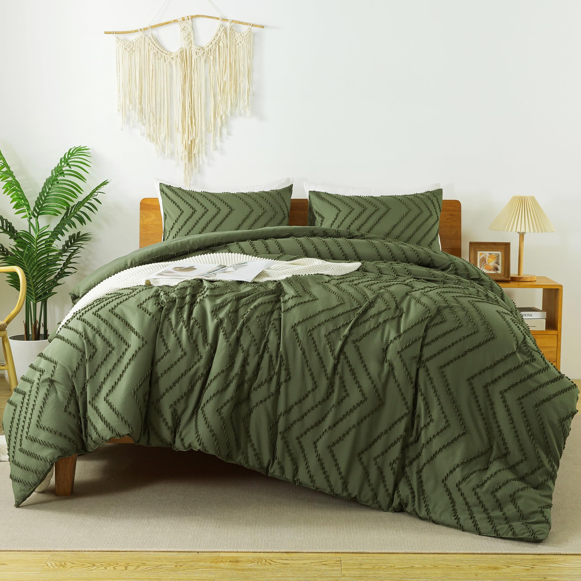 Litanika Dark Olive Green Queen Size Comforter Sets, 3 Pieces Lightweight Chevron Tufted Bedding Comforter Set, Fluffy Down Alte